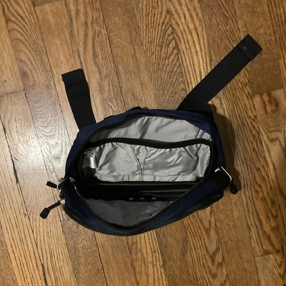 Bud Light x The North Face ROO bag - Picture 6 of 6